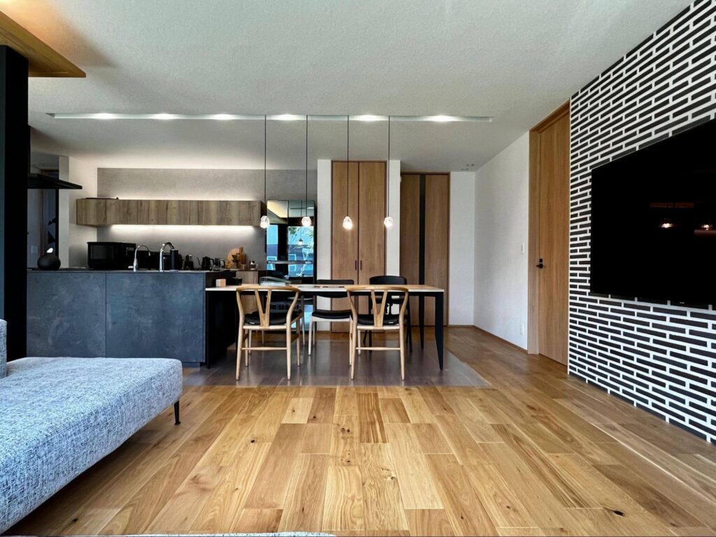 ▲テレビを見る機会が多いTさん一家。キッチンにいても家族と一緒にテレビを楽しめるため、調理中も孤立しません。
