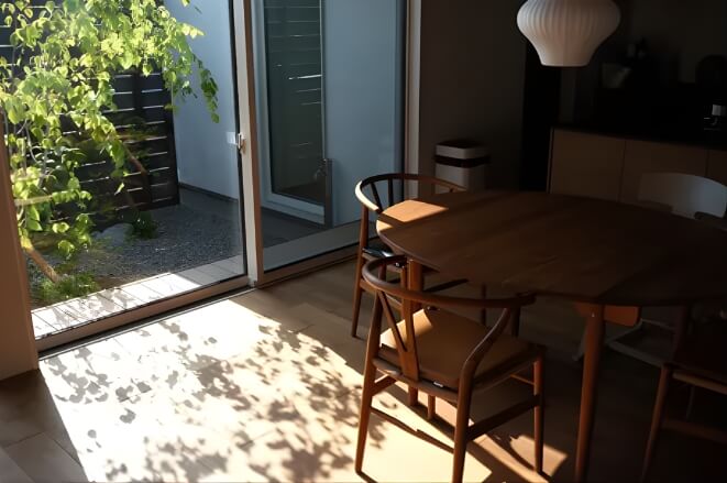 のんびりとした雰囲気の都心の家