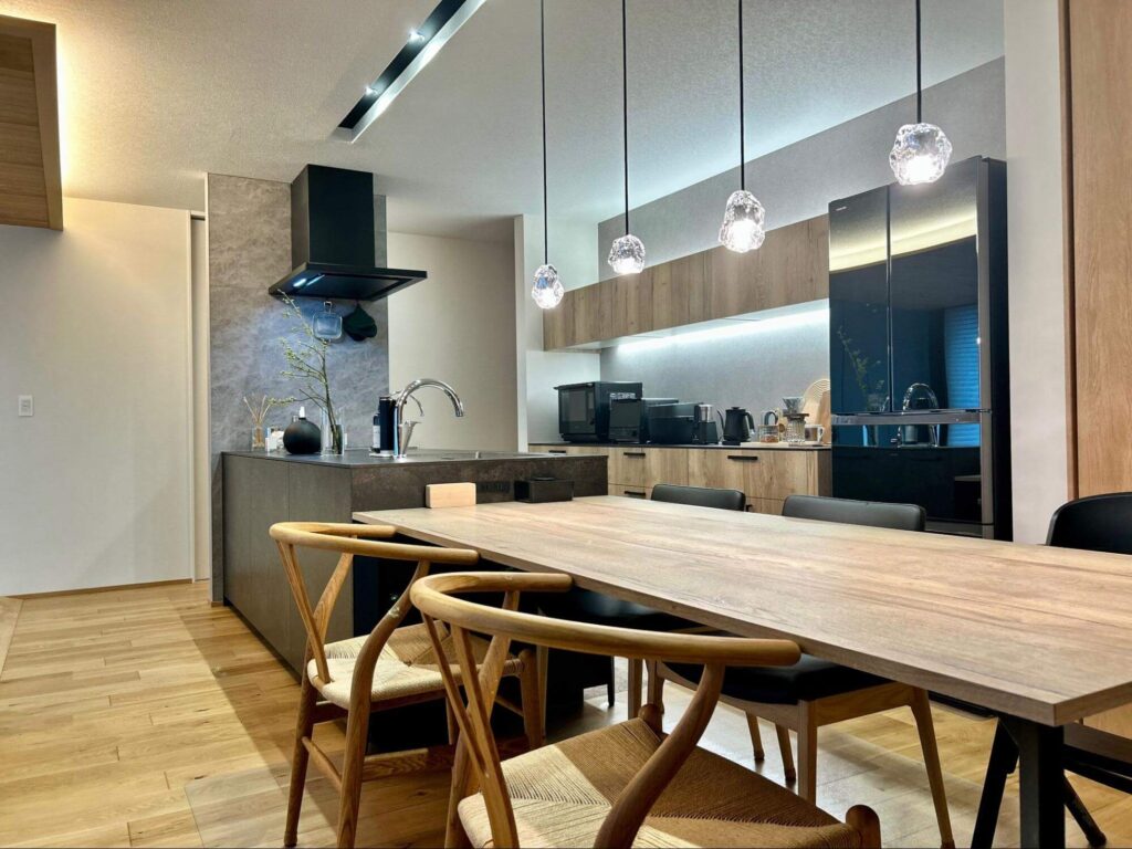 ▲ダウンライトが埋め込まれた天井部に注目。来客者に褒められることも多いそう。
