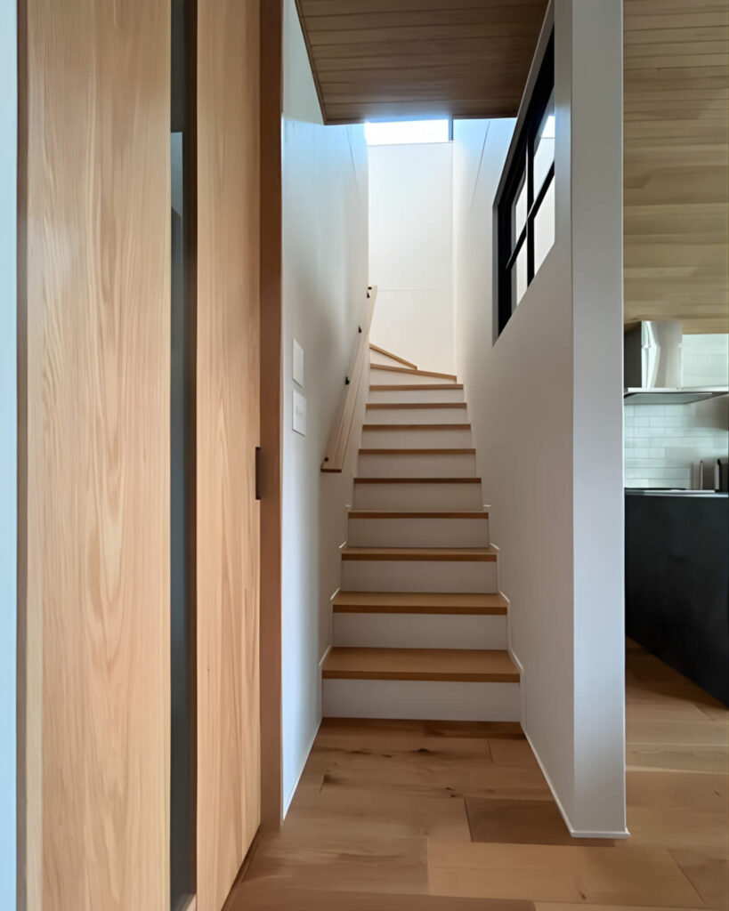 ▲室内窓は明かり取りだけでなく、部屋のインテリア性にも一役買っています。
