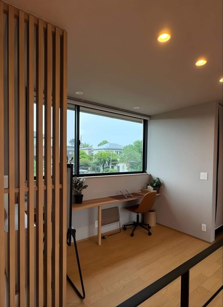 ▲ご主人の作業スペース。お子さんが宿題をするときにも、活用しているそう。