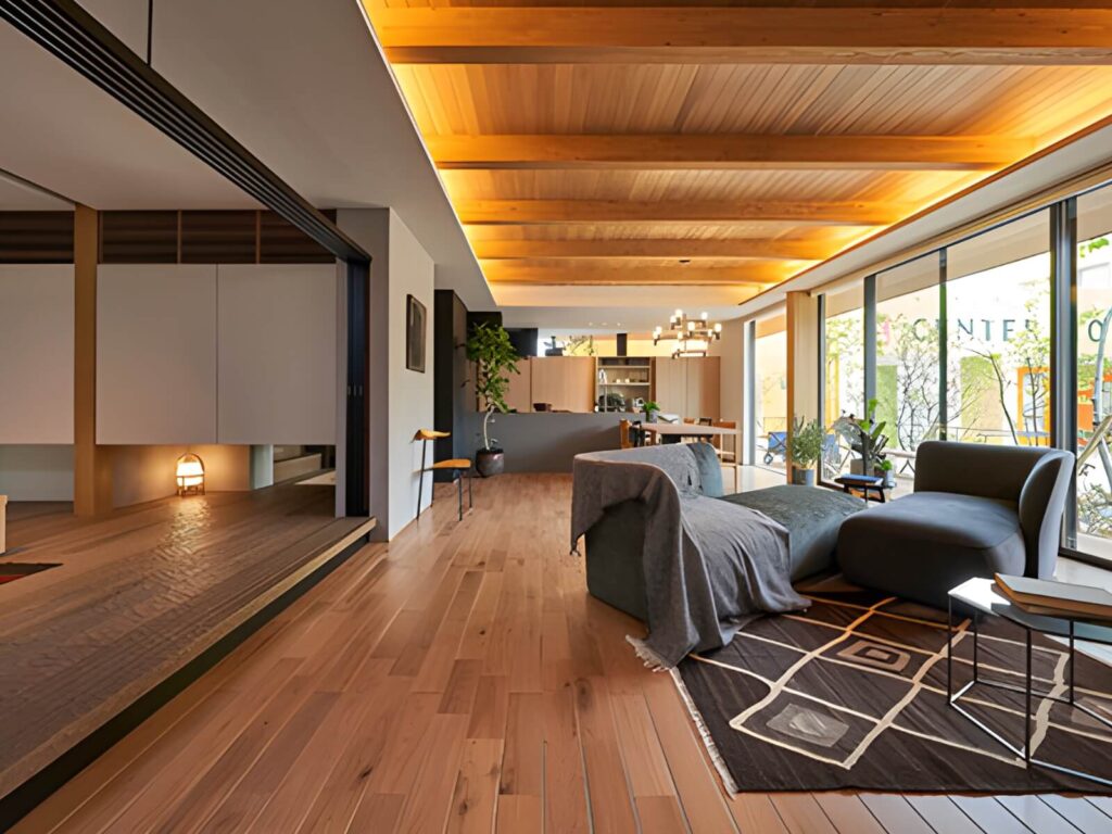 リビングがまるで外とつながっているような、緑を感じるレイアウトが特徴