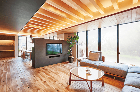 外観は白と黒のタイルが印象的で、凛とした佇まい