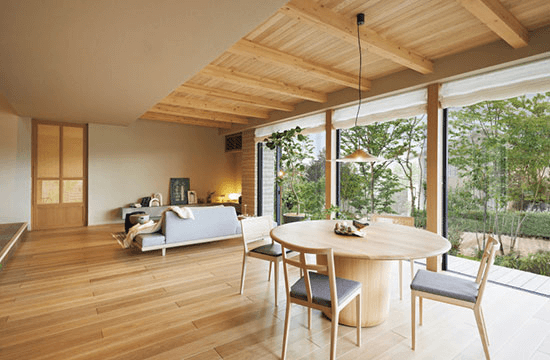 木の温もりと自然素材が心地よい展示場