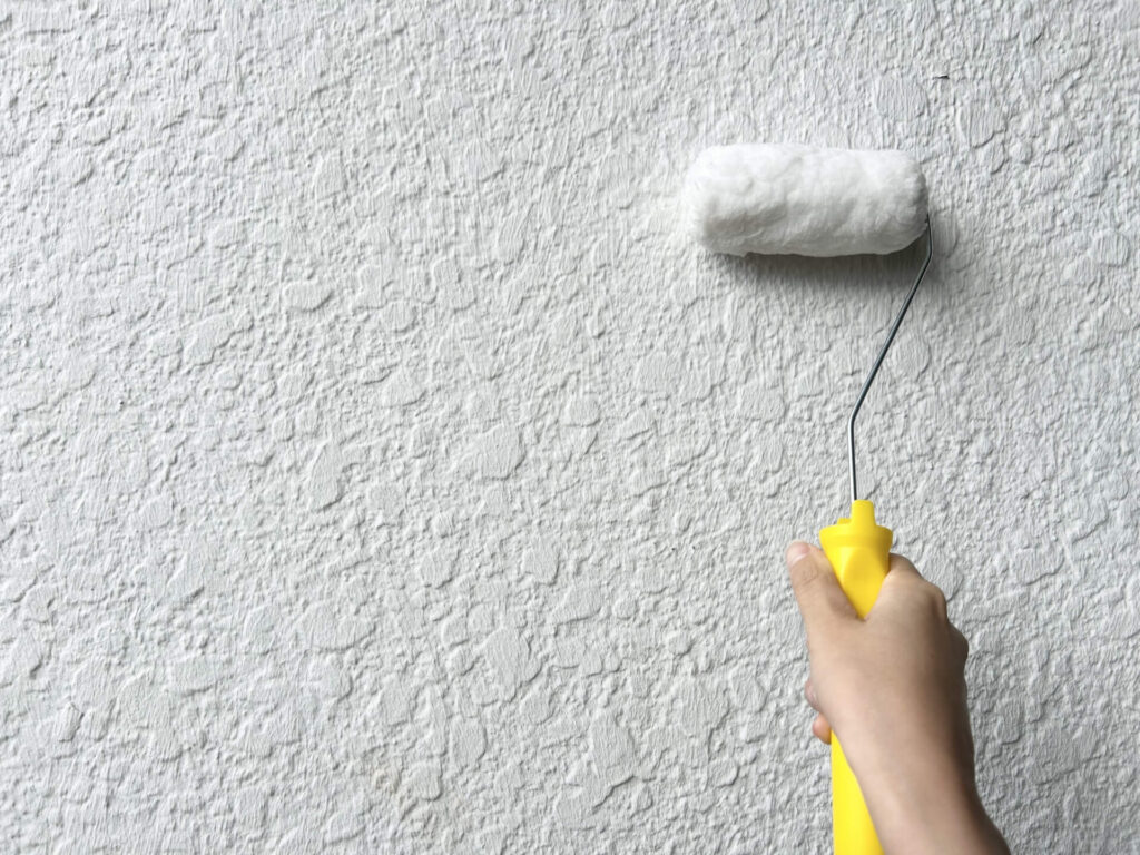 住友林業では、吹付外壁表面の亀裂に関しては5年保証