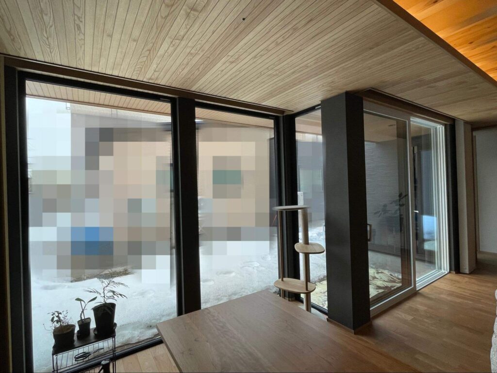 ▲庭はリビング側にウッドデッキ、奥に芝生を敷き、木も植える予定。バーベキューやテントサウナも楽しめる空間に仕上がる予定です。
